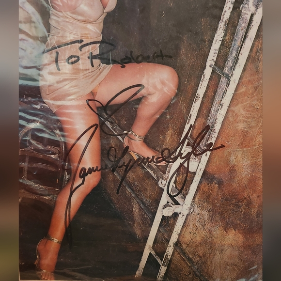 Jamie Lynn Sigler Signed Magazine Picture - Picture 2 of 7